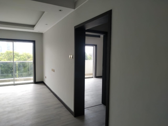 Riverside drive 3 br plus SQ for rent