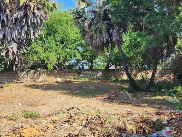 1 Care for sale next to Buntwani