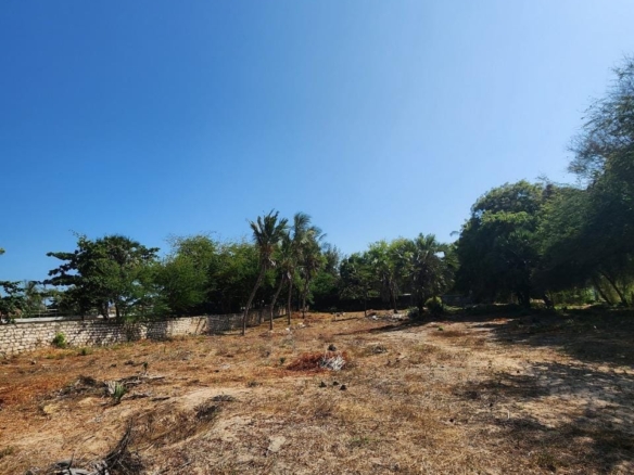 1 Care for sale next to Buntwani