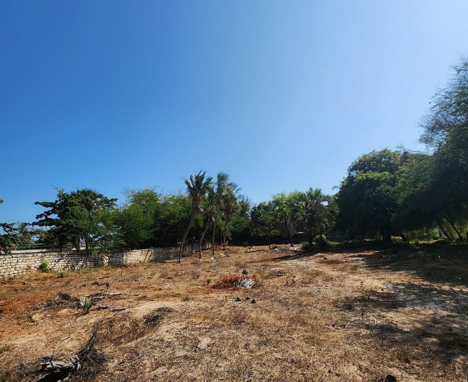 1 Care for sale next to Buntwani