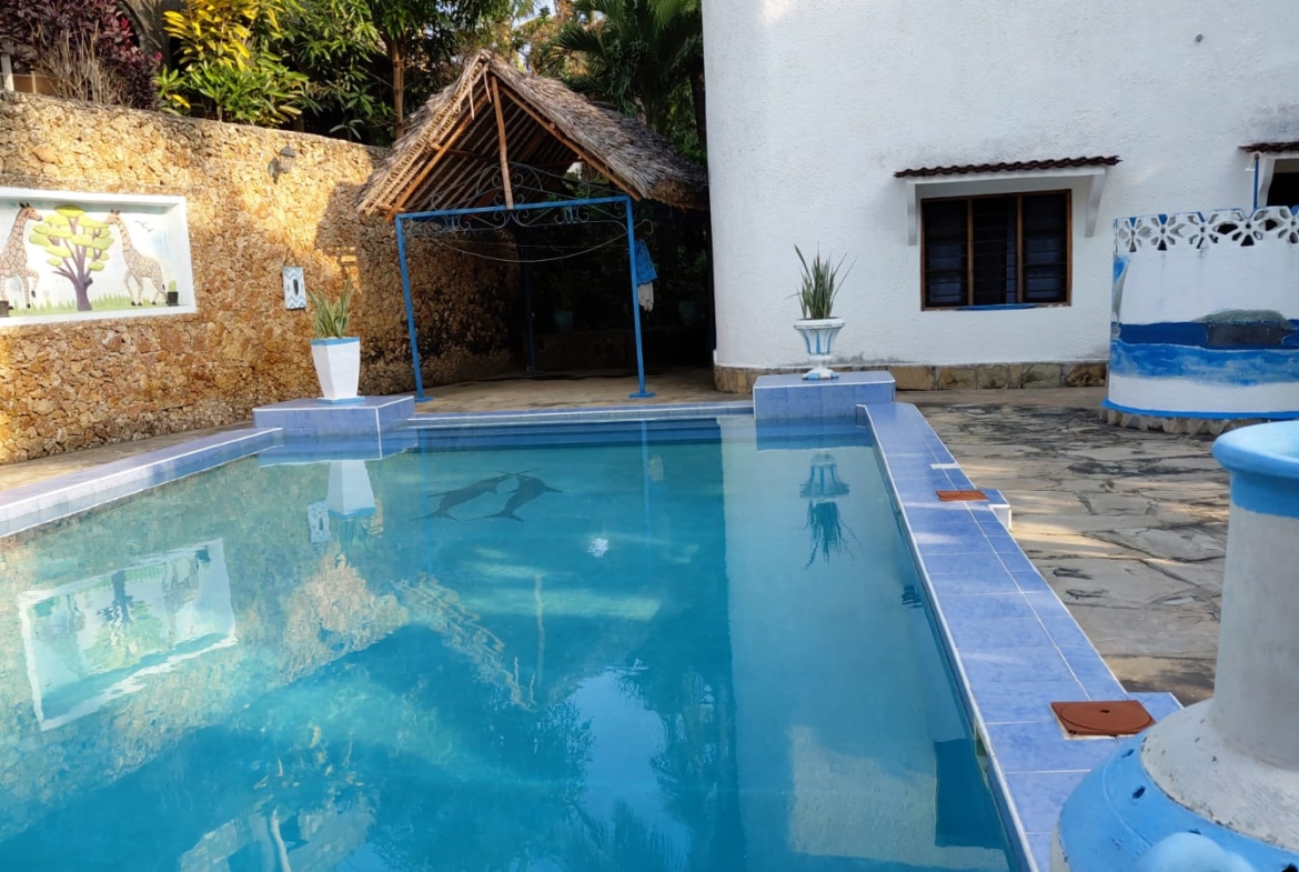 4 bedroom villa for sale in watamu on Quarter Acre