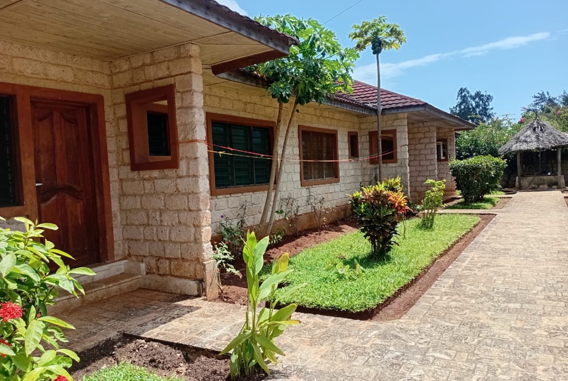 6 spacious 2-bedroom units (all occupied) Well-built and designed for modern living Located within a high-demand residential area Access to essential utilities (water, power, security) Close to schools, shopping, resorts, and the beach