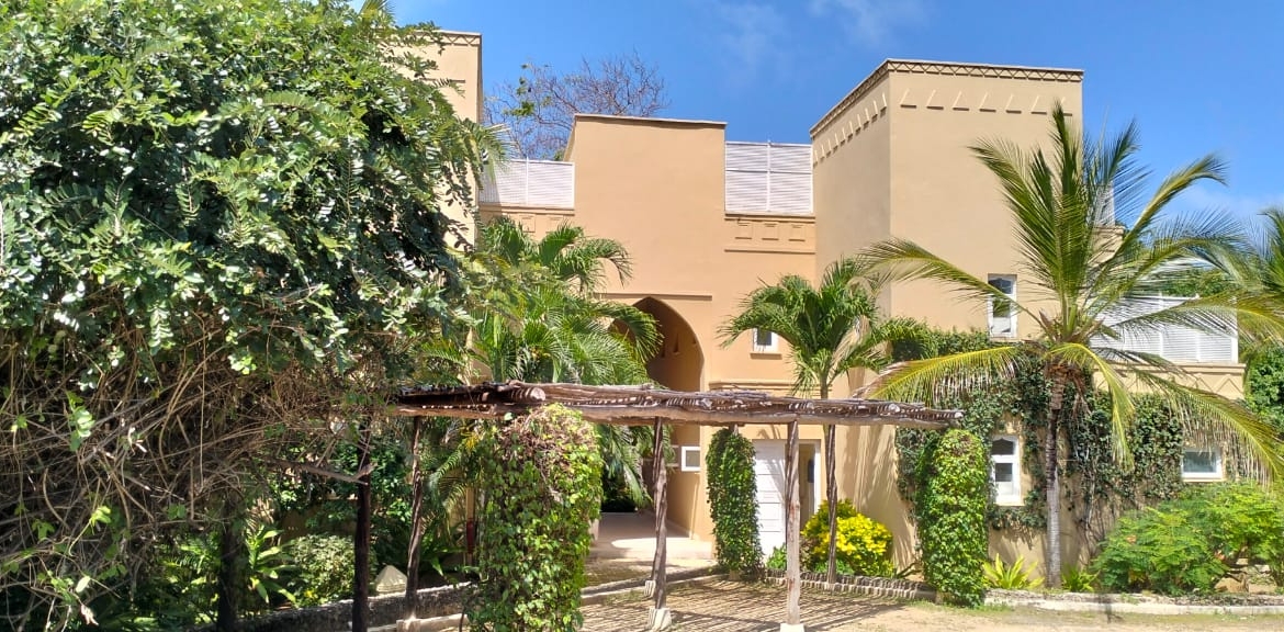 Medina Palms villa for sale, Watamu beachfront property, 4 bedroom villa Watamu, luxury villa Kenya, rooftop plunge pool Watamu, Medina Palms KES 102M.
