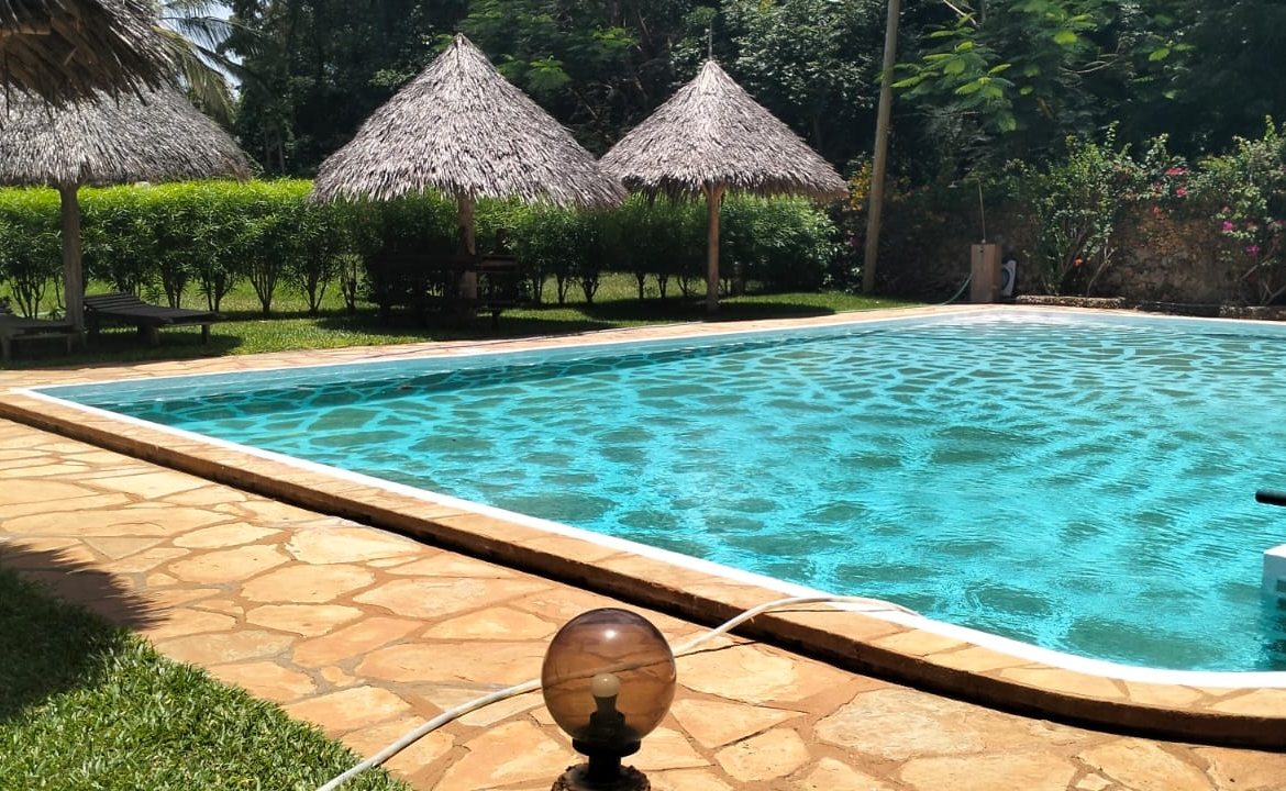 3 bedroom villa for sale, Tamarind Cove villa, Casuarina Road villa, private pool, renewed Makuti roof, fully furnished villa, gated community