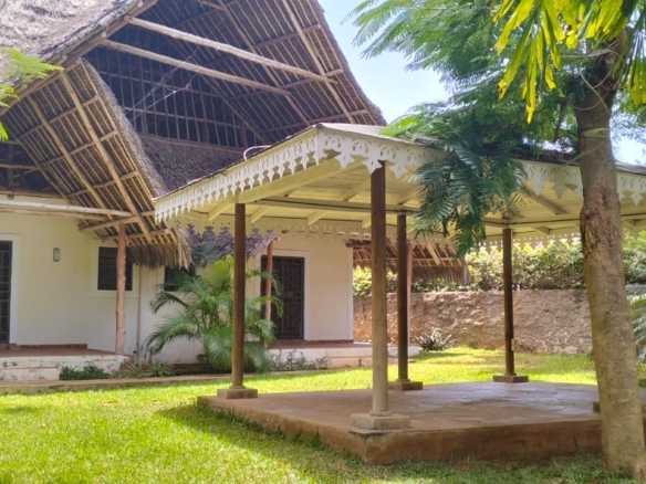 3 bedroom villa for sale, Tamarind Cove villa, Casuarina Road villa, private pool, renewed Makuti roof, fully furnished villa, gated community