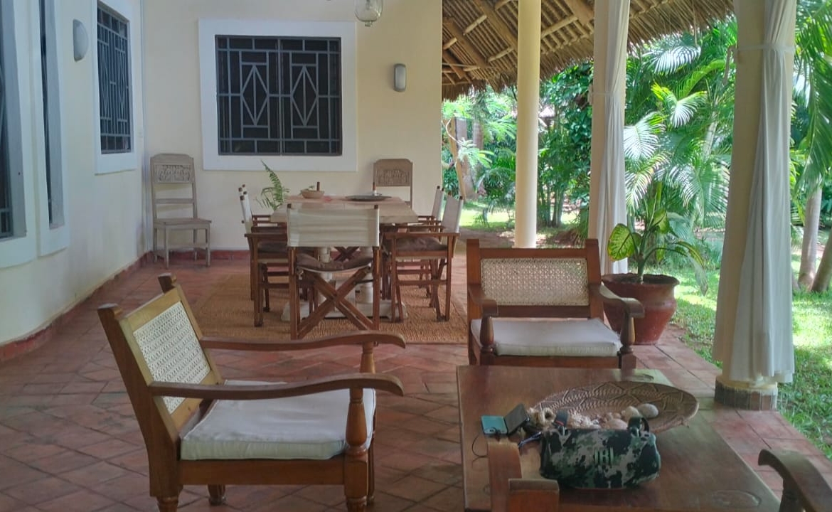 3 bedroom villa for sale, Tamarind Cove villa, Casuarina Road villa, private pool, renewed Makuti roof, fully furnished villa, gated community