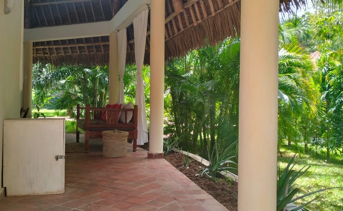 3 bedroom villa for sale, Tamarind Cove villa, Casuarina Road villa, private pool, renewed Makuti roof, fully furnished villa, gated community