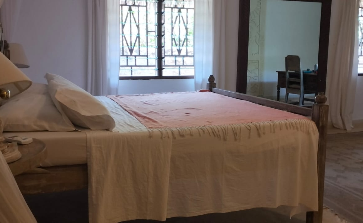 3 bedroom villa for sale, Tamarind Cove villa, Casuarina Road villa, private pool, renewed Makuti roof, fully furnished villa, gated community