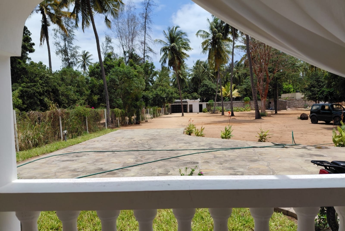 “Watamu short-stay 2-bedroom furnished apartment near Turtle Bay – master en-suite, WIFI, sleeps 4”