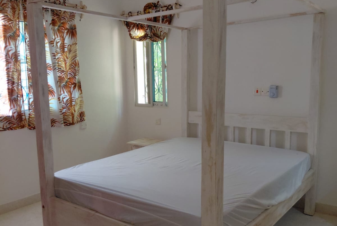 “Watamu short-stay 2-bedroom furnished apartment near Turtle Bay – master en-suite, WIFI, sleeps 4”