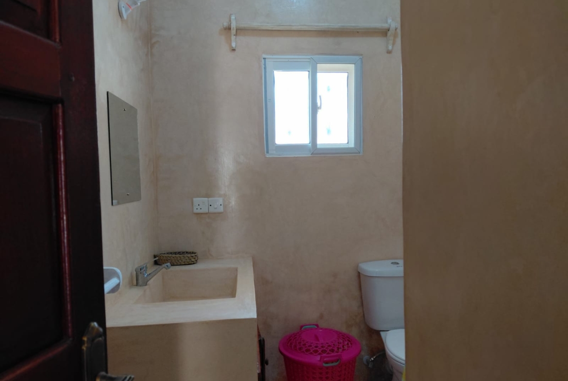 “Watamu short-stay 2-bedroom furnished apartment near Turtle Bay – master en-suite, WIFI, sleeps 4”