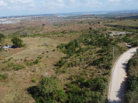 4.86 acres in Mazeras (Bonje), 1.2km off Mombasa Road. Solid rock, all-weather access, 3-phase power, panoramic Port Reitz views. Asking KSh 30.2M. Contact Mkaazi.