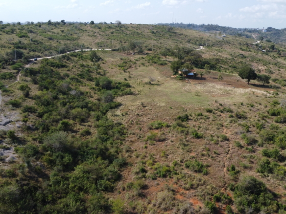 4.86 acres in Mazeras (Bonje), 1.2km off Mombasa Road. Solid rock, all-weather access, 3-phase power, panoramic Port Reitz views. Asking KSh 30.2M. Contact Mkaazi.