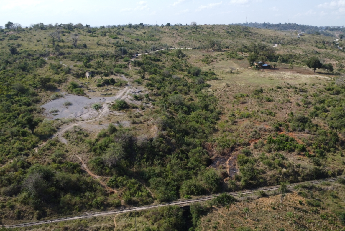 4.86 acres in Mazeras (Bonje), 1.2km off Mombasa Road. Solid rock, all-weather access, 3-phase power, panoramic Port Reitz views. Asking KSh 30.2M. Contact Mkaazi.