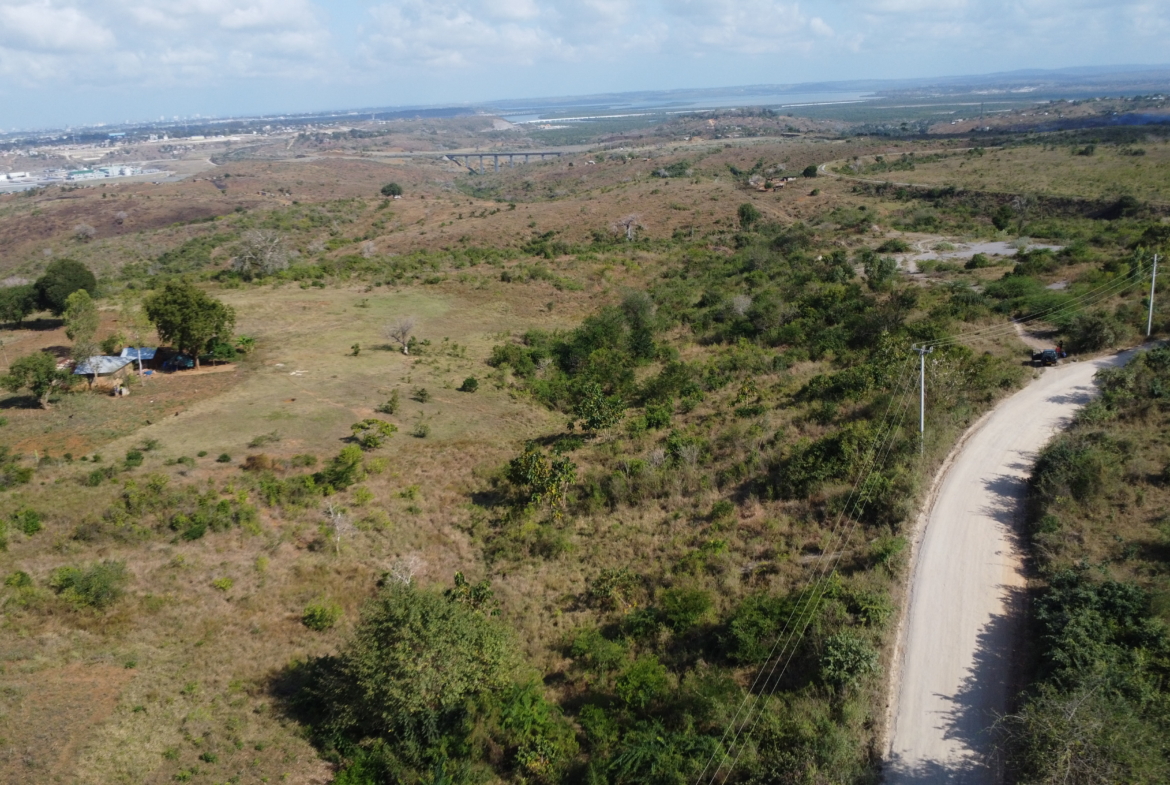 4.86 acres in Mazeras (Bonje), 1.2km off Mombasa Road. Solid rock, all-weather access, 3-phase power, panoramic Port Reitz views. Asking KSh 30.2M. Contact Mkaazi.