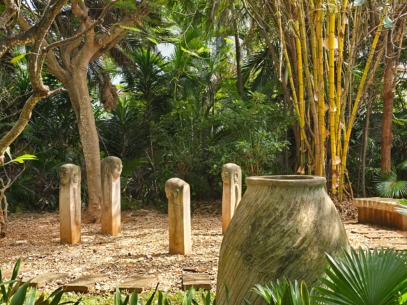 4-bedroom villa for sale on 1 acre; villa with pool for sale; fully furnished villa; one acre property; exclusive neighbourhood villa; Mkaazi real estate