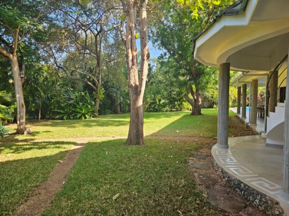 4-bedroom villa for sale on 1 acre; villa with pool for sale; fully furnished villa; one acre property; exclusive neighbourhood villa; Mkaazi real estate