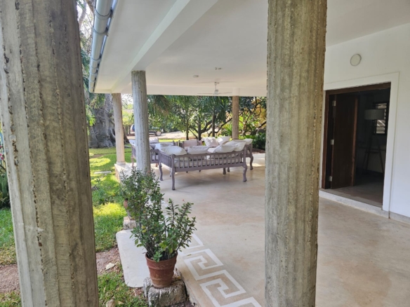 4-bedroom villa for sale on 1 acre; villa with pool for sale; fully furnished villa; one acre property; exclusive neighbourhood villa; Mkaazi real estate