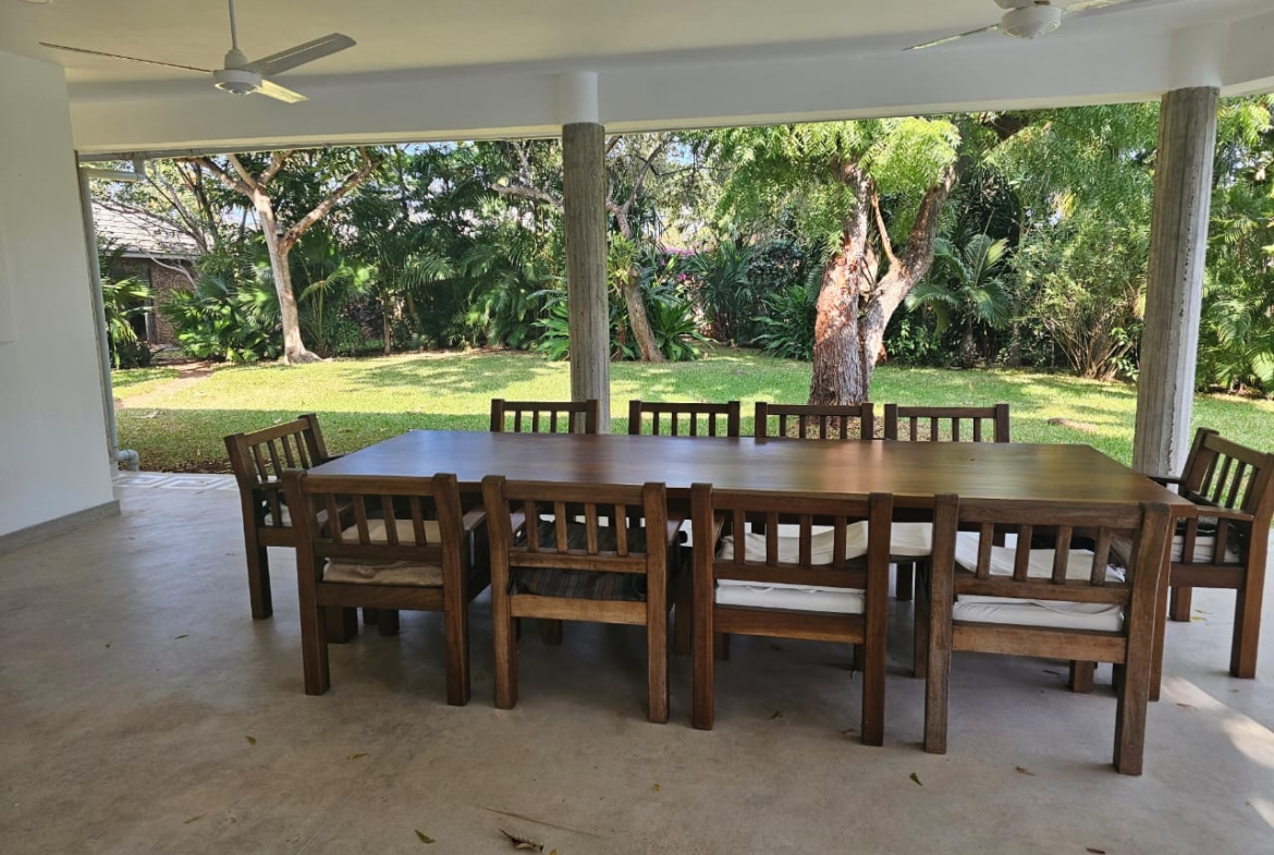4-bedroom villa for sale on 1 acre; villa with pool for sale; fully furnished villa; one acre property; exclusive neighbourhood villa; Mkaazi real estate