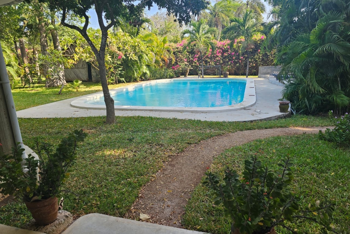 4-bedroom villa for sale on 1 acre; villa with pool for sale; fully furnished villa; one acre property; exclusive neighbourhood villa; Mkaazi real estate