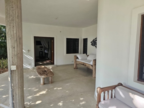 4-bedroom villa for sale on 1 acre; villa with pool for sale; fully furnished villa; one acre property; exclusive neighbourhood villa; Mkaazi real estate