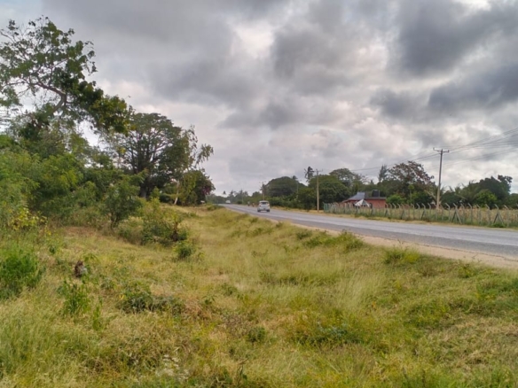 Mombasa road frontage land for sale in Watmau, gede