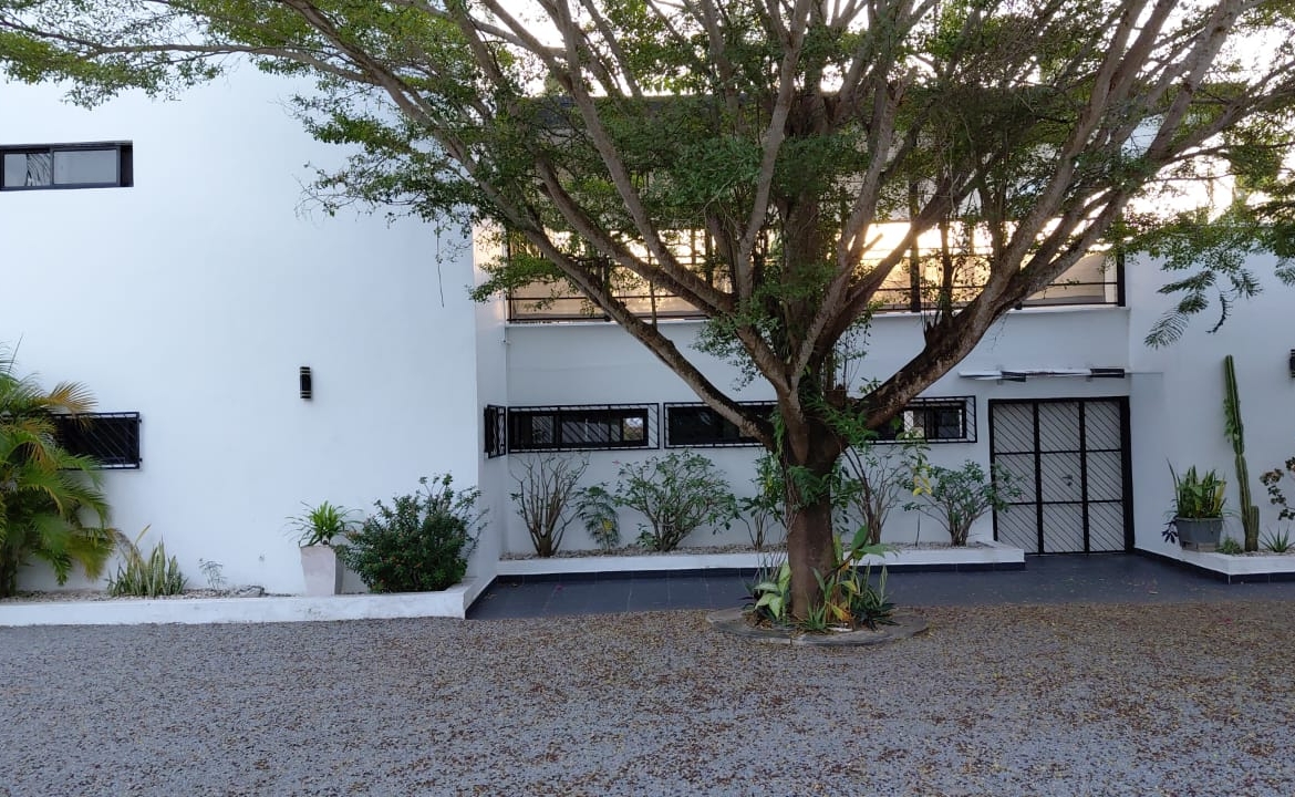 Luxury U-Shaped 4-Bedroom Home in Watamu | ½ Acre, Infinity Pool, 5-Car Garage & Private Garden – KES 42M