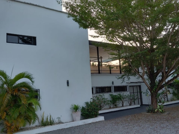 Luxury U-Shaped 4-Bedroom Home in Watamu | ½ Acre, Infinity Pool, 5-Car Garage & Private Garden – KES 42M