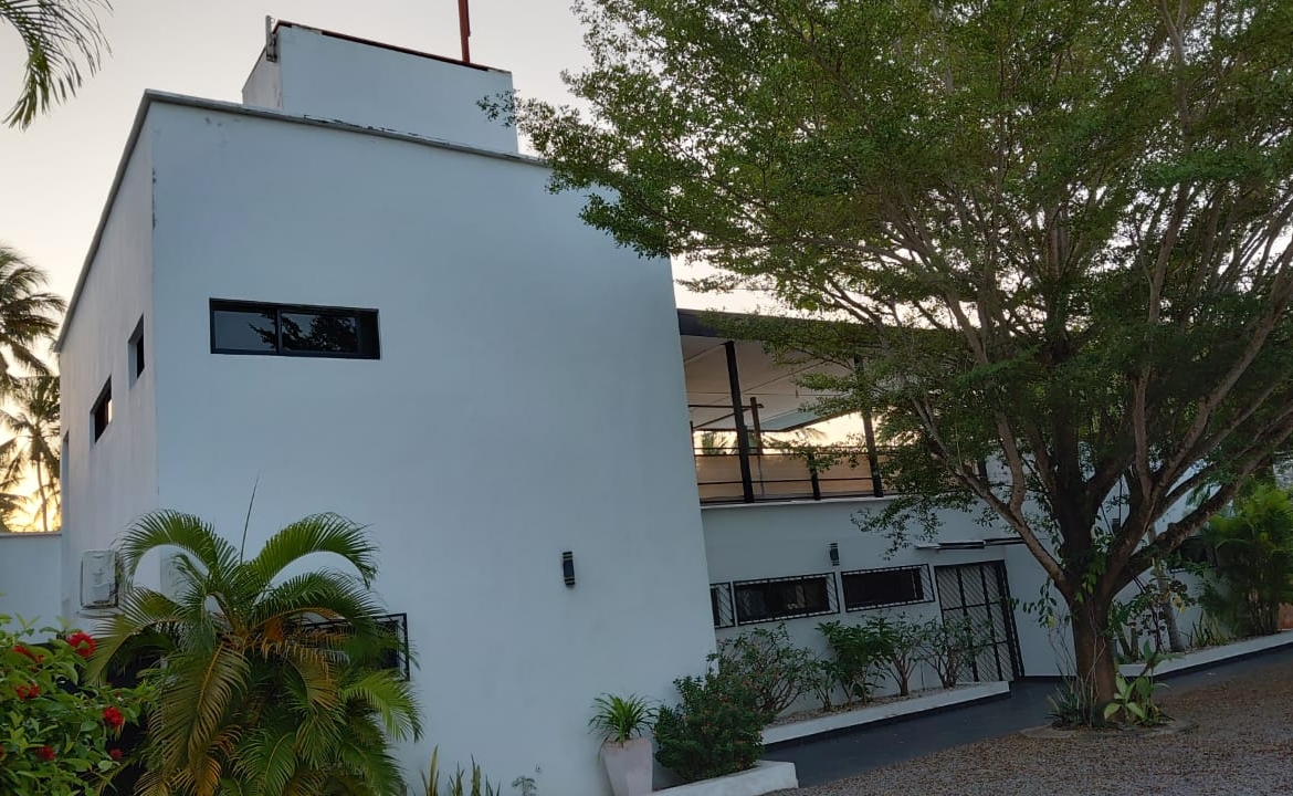 Luxury U-Shaped 4-Bedroom Home in Watamu | ½ Acre, Infinity Pool, 5-Car Garage & Private Garden – KES 42M