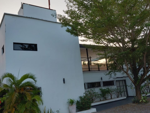 Luxury U-Shaped 4-Bedroom Home in Watamu | ½ Acre, Infinity Pool, 5-Car Garage & Private Garden – KES 42M