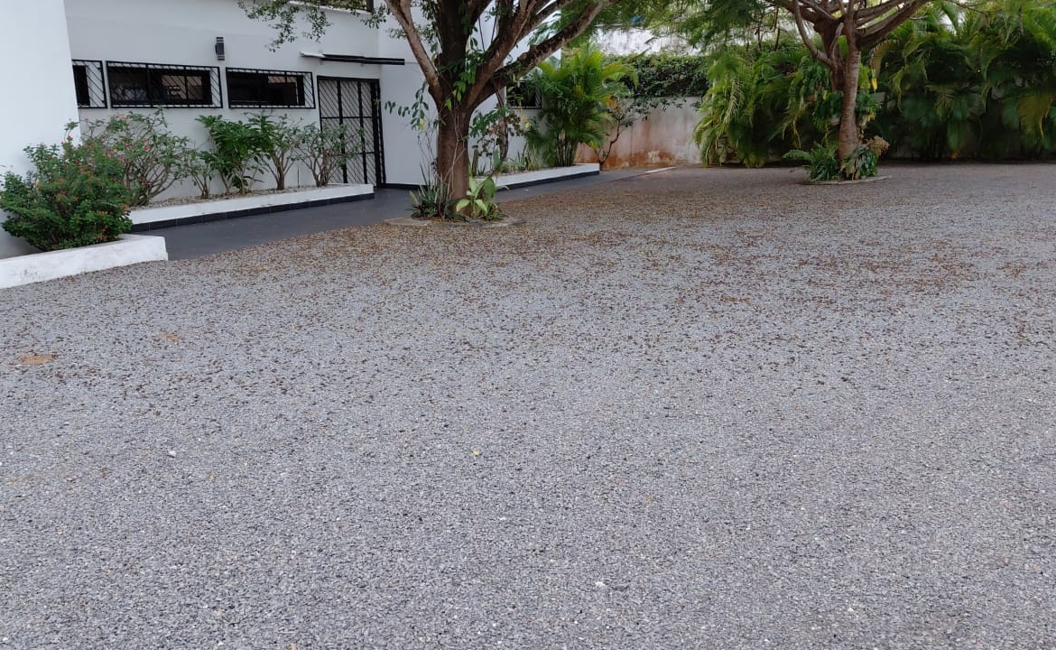 Luxury U-Shaped 4-Bedroom Home in Watamu | ½ Acre, Infinity Pool, 5-Car Garage & Private Garden – KES 42M