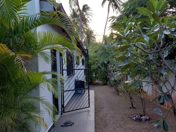 Luxury U-Shaped 4-Bedroom Home in Watamu | ½ Acre, Infinity Pool, 5-Car Garage & Private Garden – KES 42M