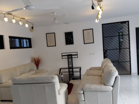 Luxury U-Shaped 4-Bedroom Home in Watamu | ½ Acre, Infinity Pool, 5-Car Garage & Private Garden – KES 42M