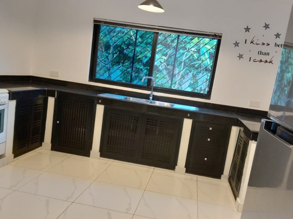 Luxury U-Shaped 4-Bedroom Home in Watamu | ½ Acre, Infinity Pool, 5-Car Garage & Private Garden – KES 42M