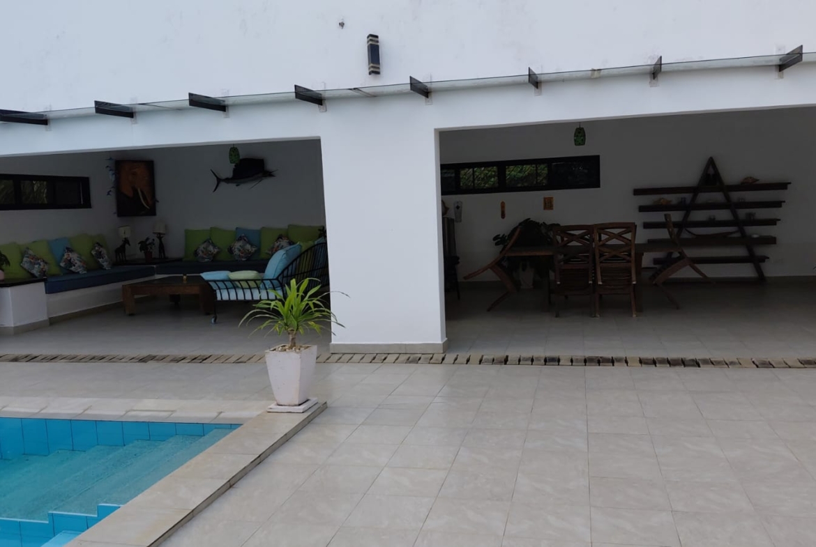 Luxury U-Shaped 4-Bedroom Home in Watamu | ½ Acre, Infinity Pool, 5-Car Garage & Private Garden – KES 42M