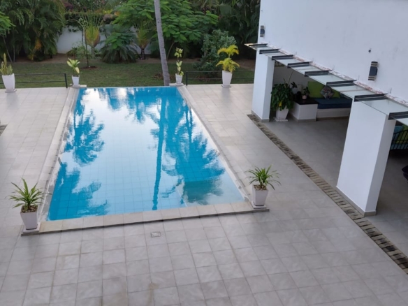 Luxury U-Shaped 4-Bedroom Home in Watamu | ½ Acre, Infinity Pool, 5-Car Garage & Private Garden – KES 42M