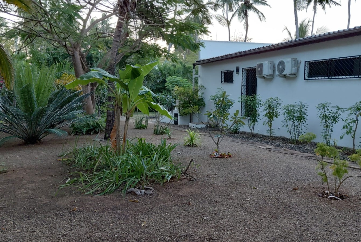 Luxury U-Shaped 4-Bedroom Home in Watamu | ½ Acre, Infinity Pool, 5-Car Garage & Private Garden – KES 42M