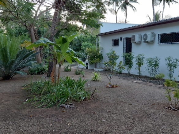 Luxury U-Shaped 4-Bedroom Home in Watamu | ½ Acre, Infinity Pool, 5-Car Garage & Private Garden – KES 42M