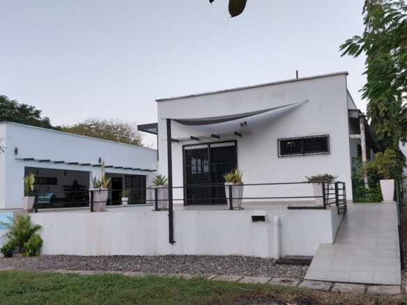 Luxury U-Shaped 4-Bedroom Home in Watamu | ½ Acre, Infinity Pool, 5-Car Garage & Private Garden – KES 42M