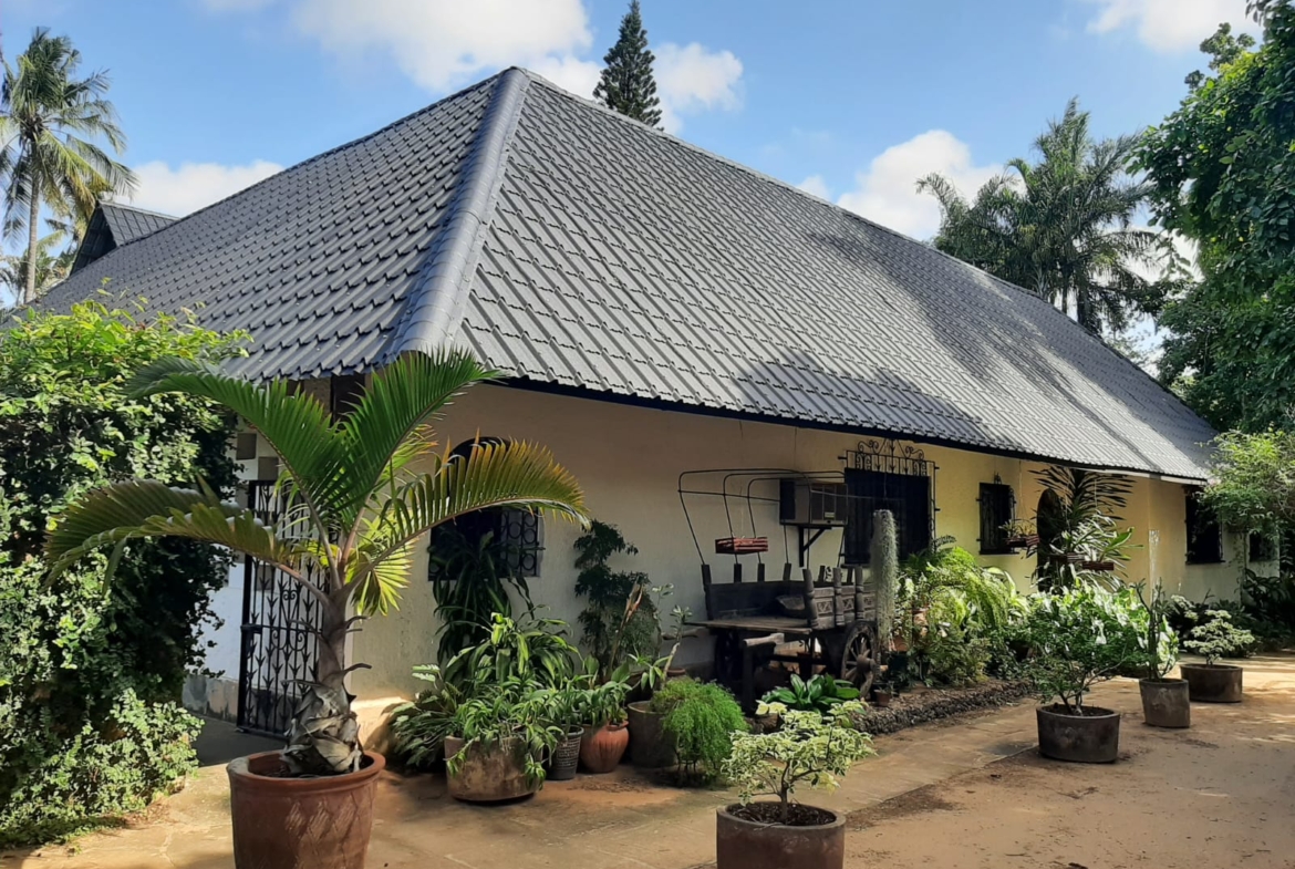 Malindi villa for sale, Ngala Road property, Mtangani real estate, freehold villa Malindi, Malindi luxury homes, Malindi property 35M, tropical villa Malindi, Mkaazi Real Estate
