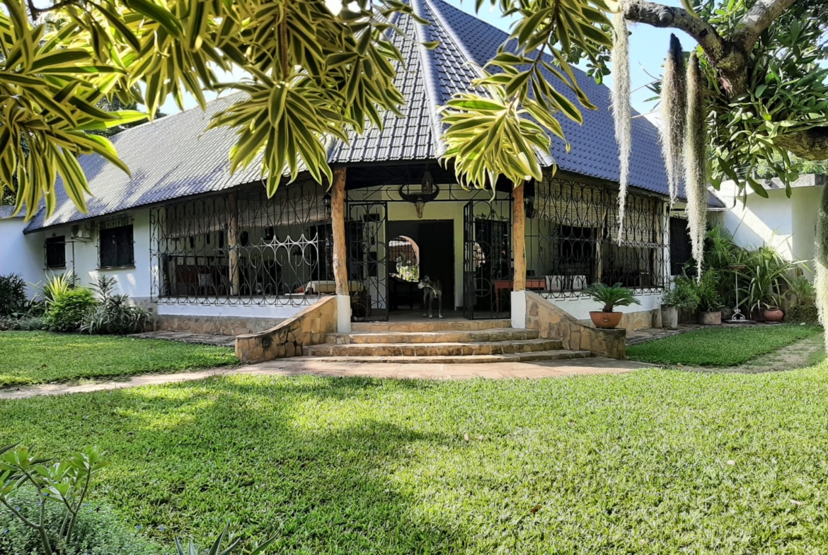 Malindi villa for sale, Ngala Road property, Mtangani real estate, freehold villa Malindi, Malindi luxury homes, Malindi property 35M, tropical villa Malindi, Mkaazi Real Estate