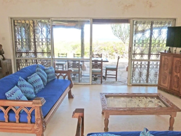 Beachfront 5br villa for sale in Watamu