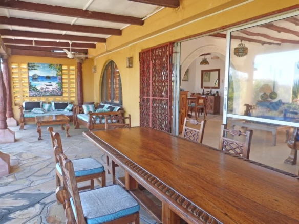Beachfront 5br villa for sale in Watamu