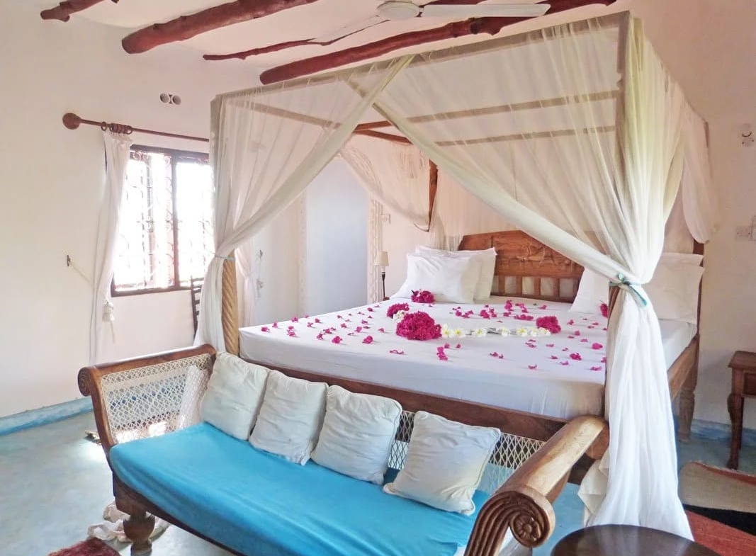 Beachfront 5br villa for sale in Watamu