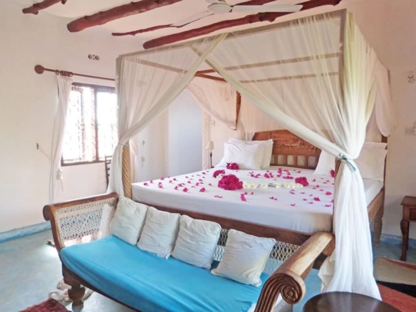 Beachfront 5br villa for sale in Watamu