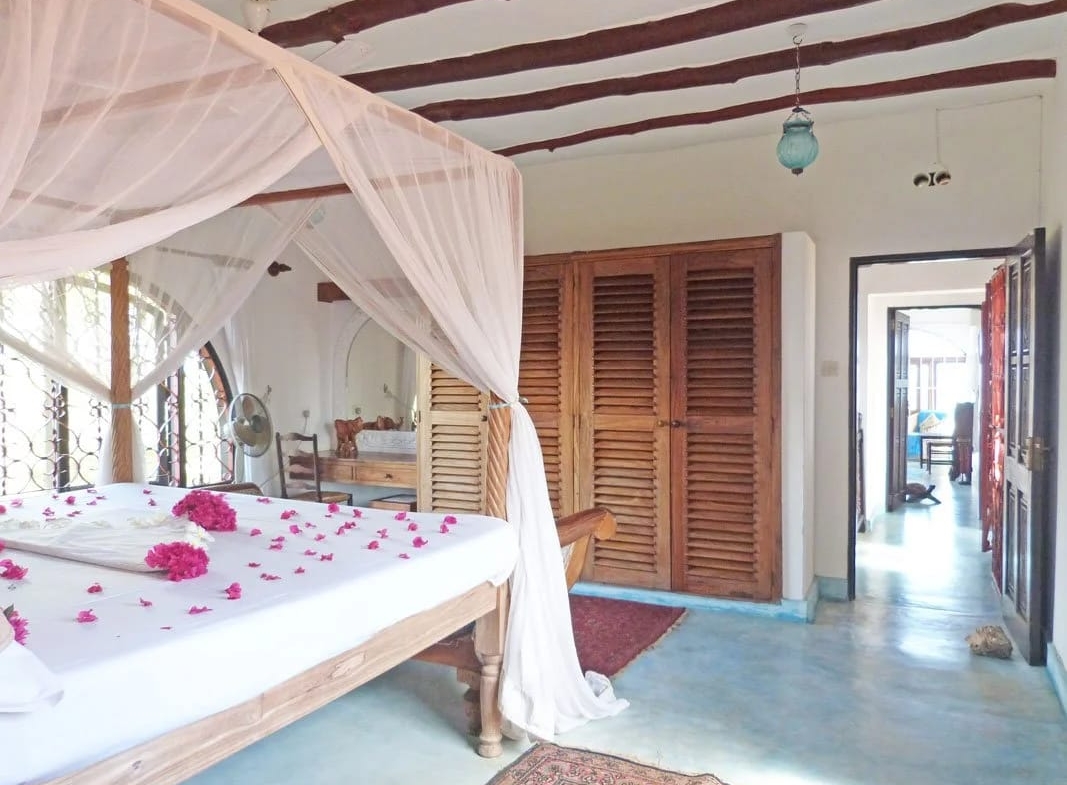 Beachfront 5br villa for sale in Watamu
