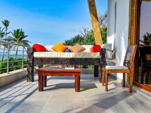 Rozzies Villa, malindi Luxurious Beachfront Holiday Villa, 6 Bedrooms