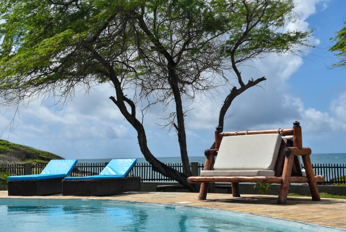 Rozzies Villa, malindi Luxurious Beachfront Holiday Villa, 6 Bedrooms