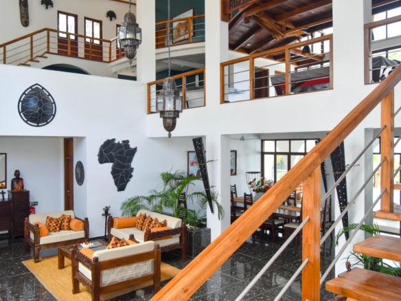 Rozzies Villa, malindi Luxurious Beachfront Holiday Villa, 6 Bedrooms