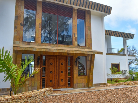 Rozzies Villa, malindi Luxurious Beachfront Holiday Villa, 6 Bedrooms
